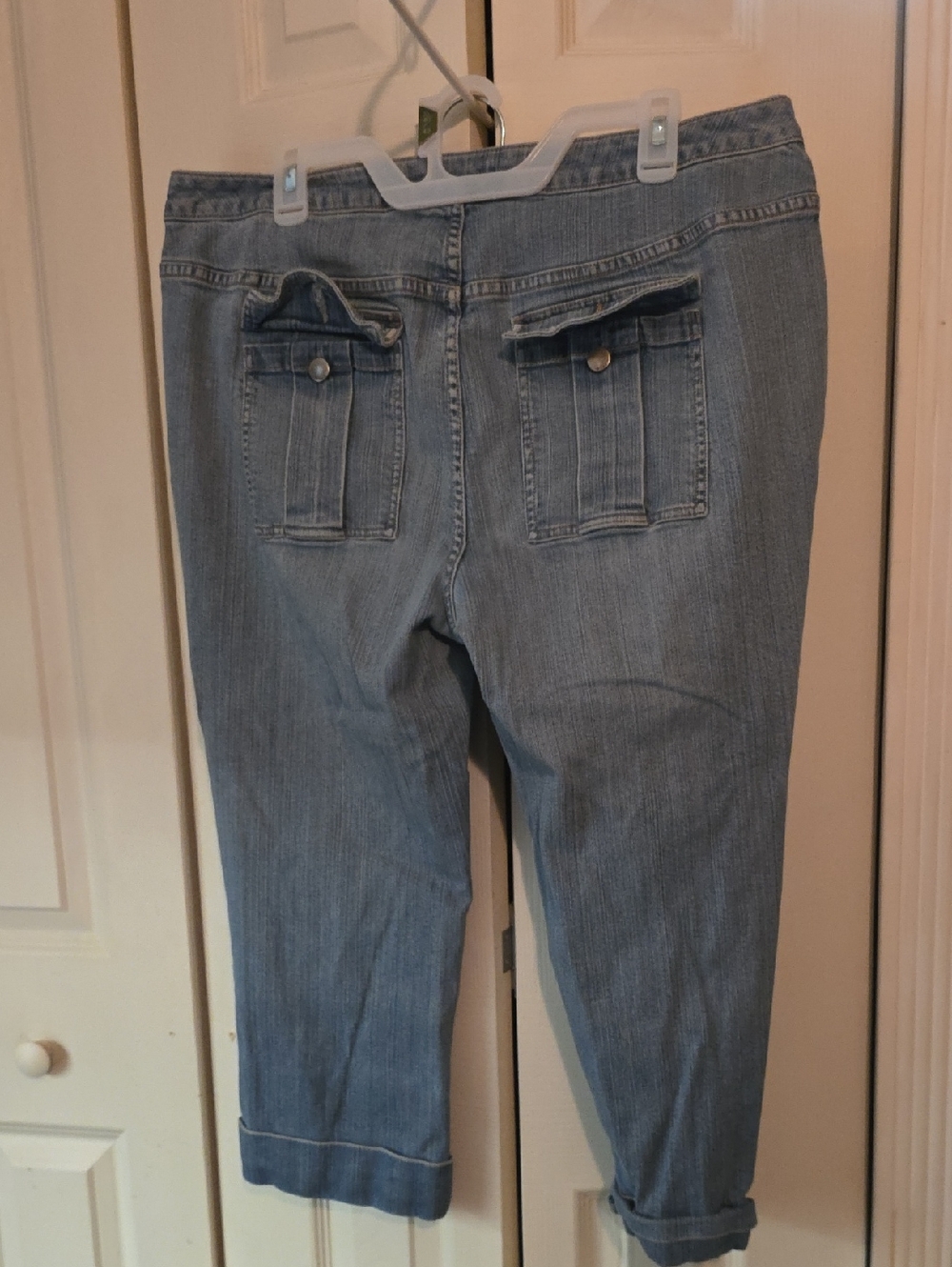 Women’s Light Blue Venezia Capris Jeans - Casual Pocket Detail